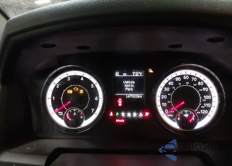 2018 Ram 1500 Express 4X4 6'4 Box z USA, uszkodzony, nr VIN 1C6RR7FT2JS124730